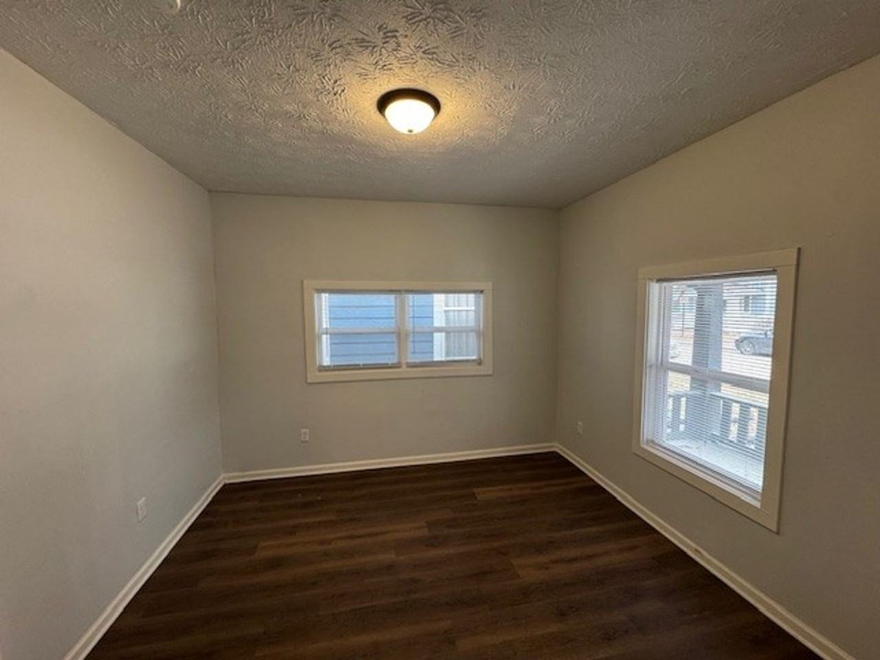 906 N Parker Ave - Photo 7 of 8