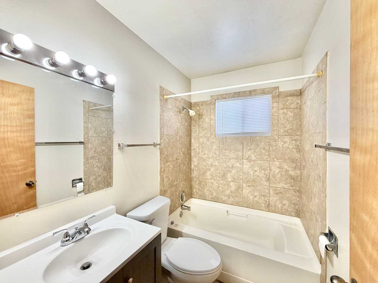 Lake Point Apartments - Photo 7 of 10