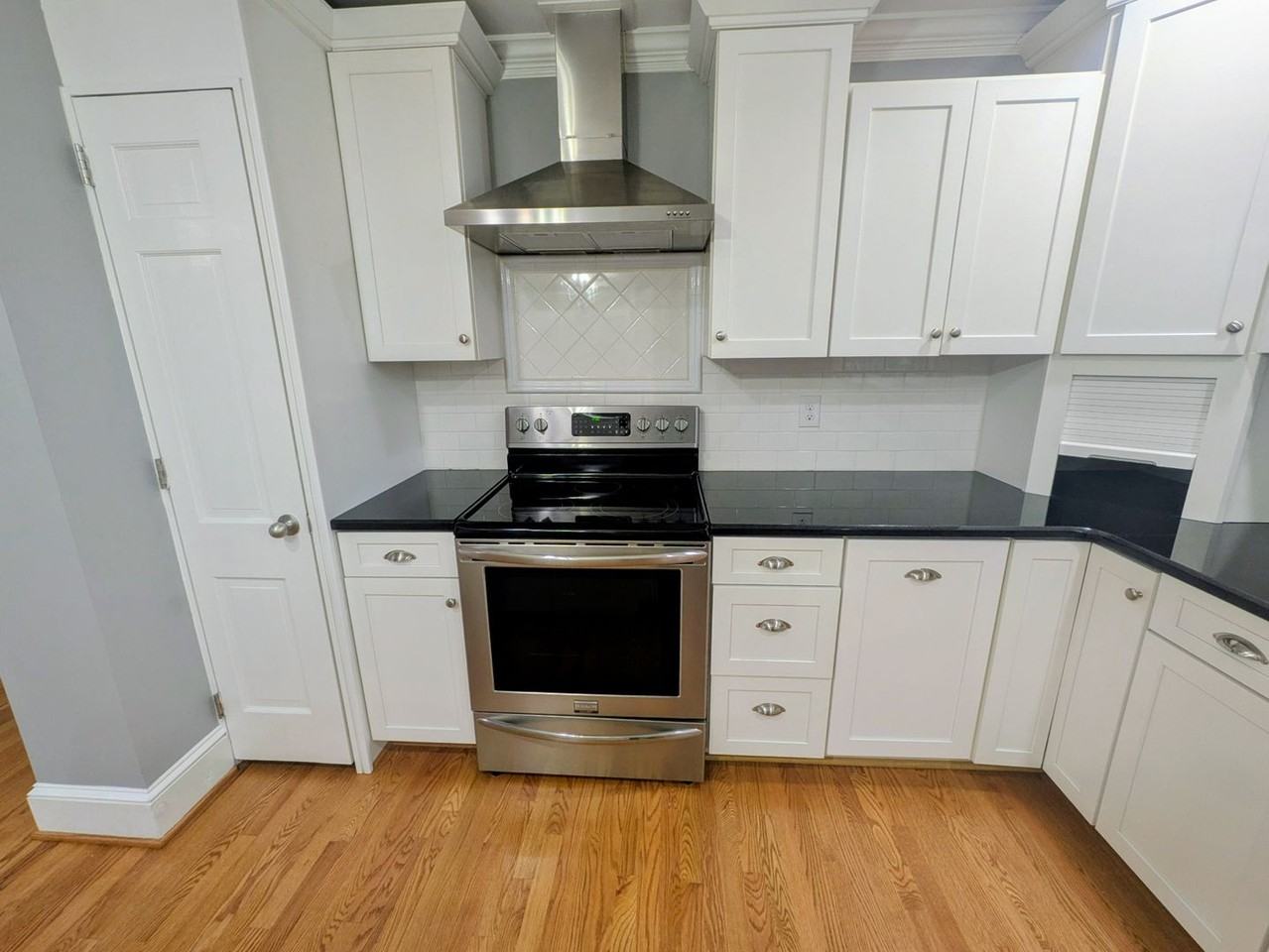 524 W Mountain St - Photo 2 of 21