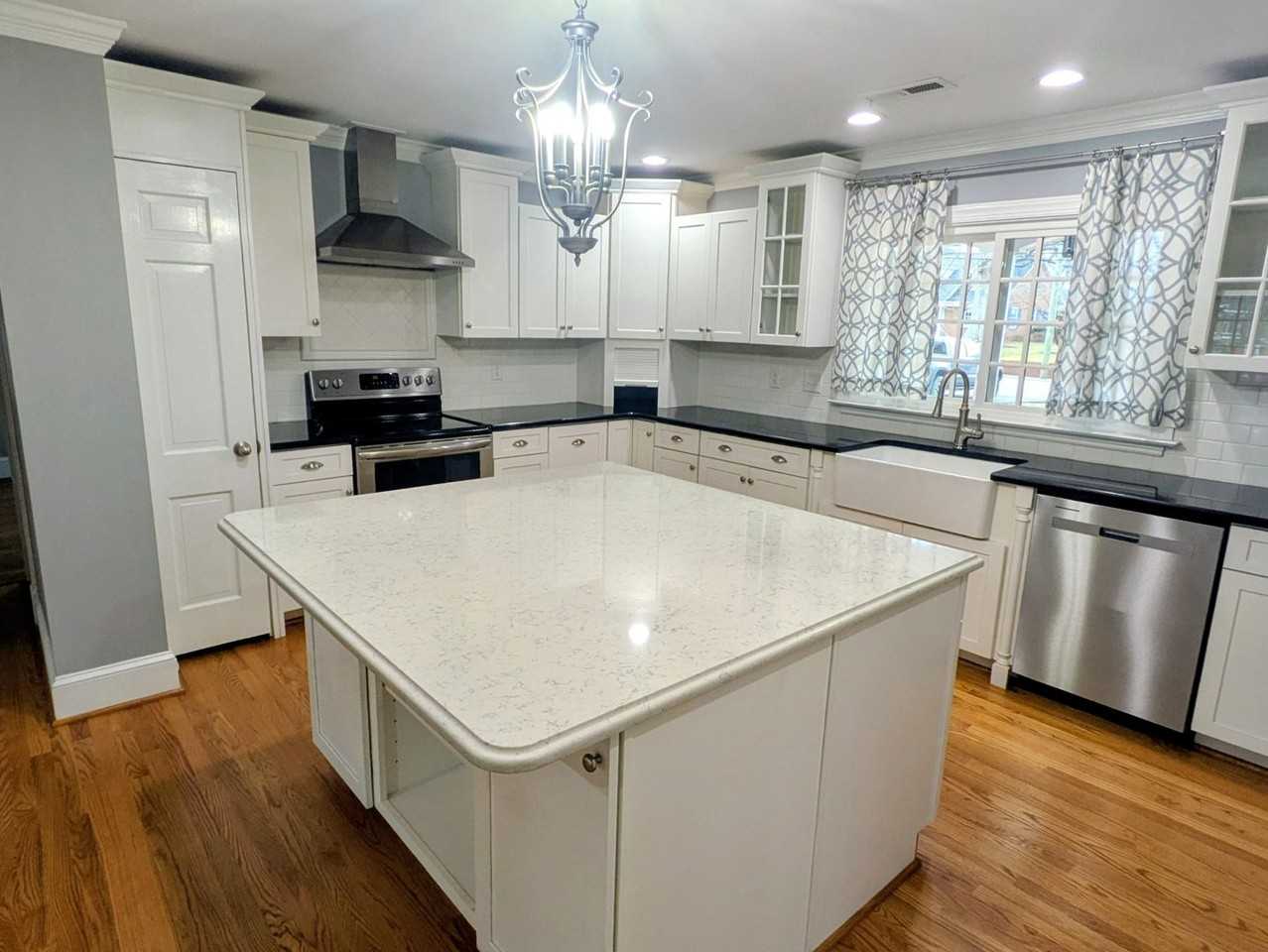 524 W Mountain St - Photo 3 of 21