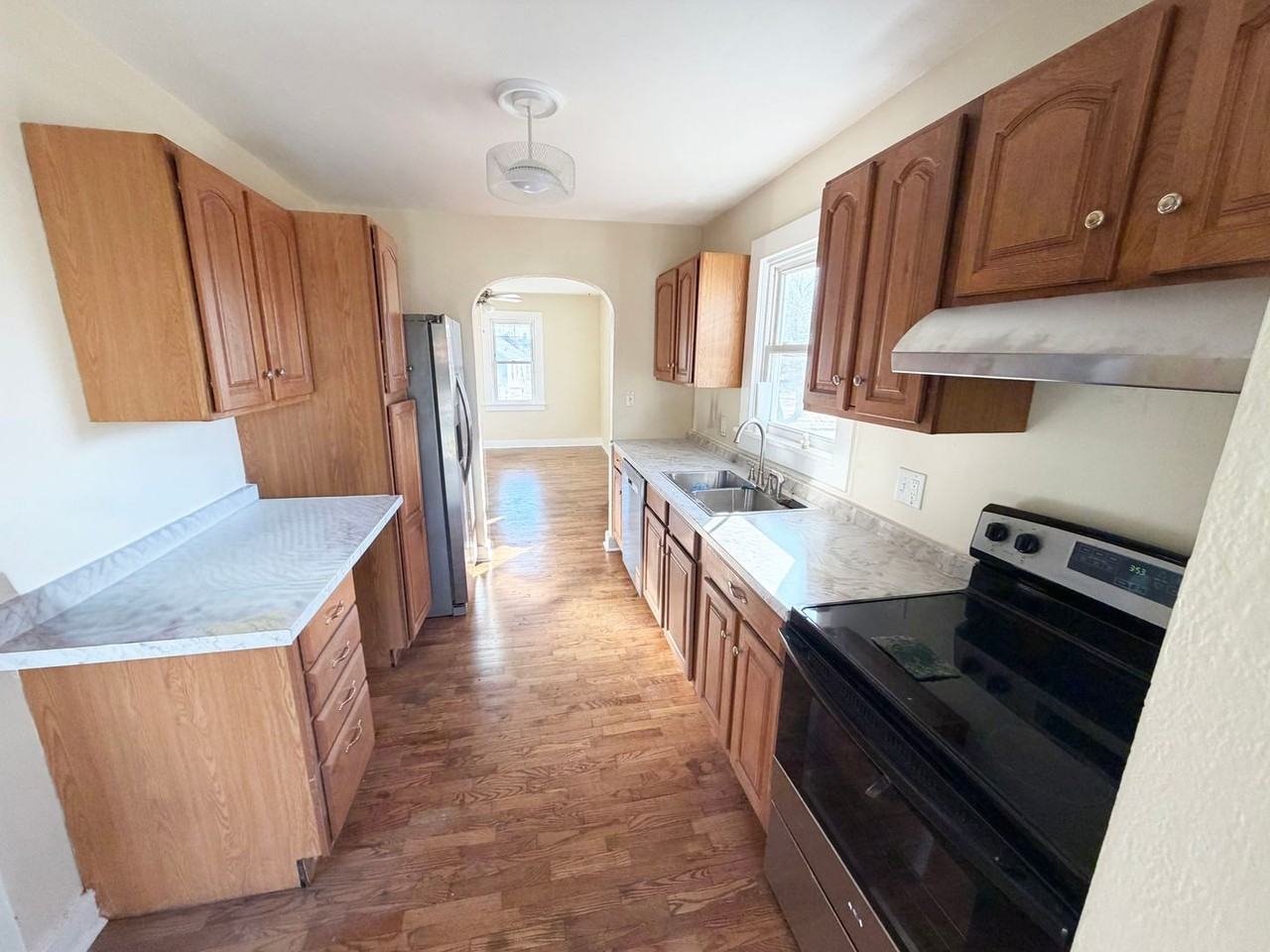 131 S Bast St - Photo 6 of 6