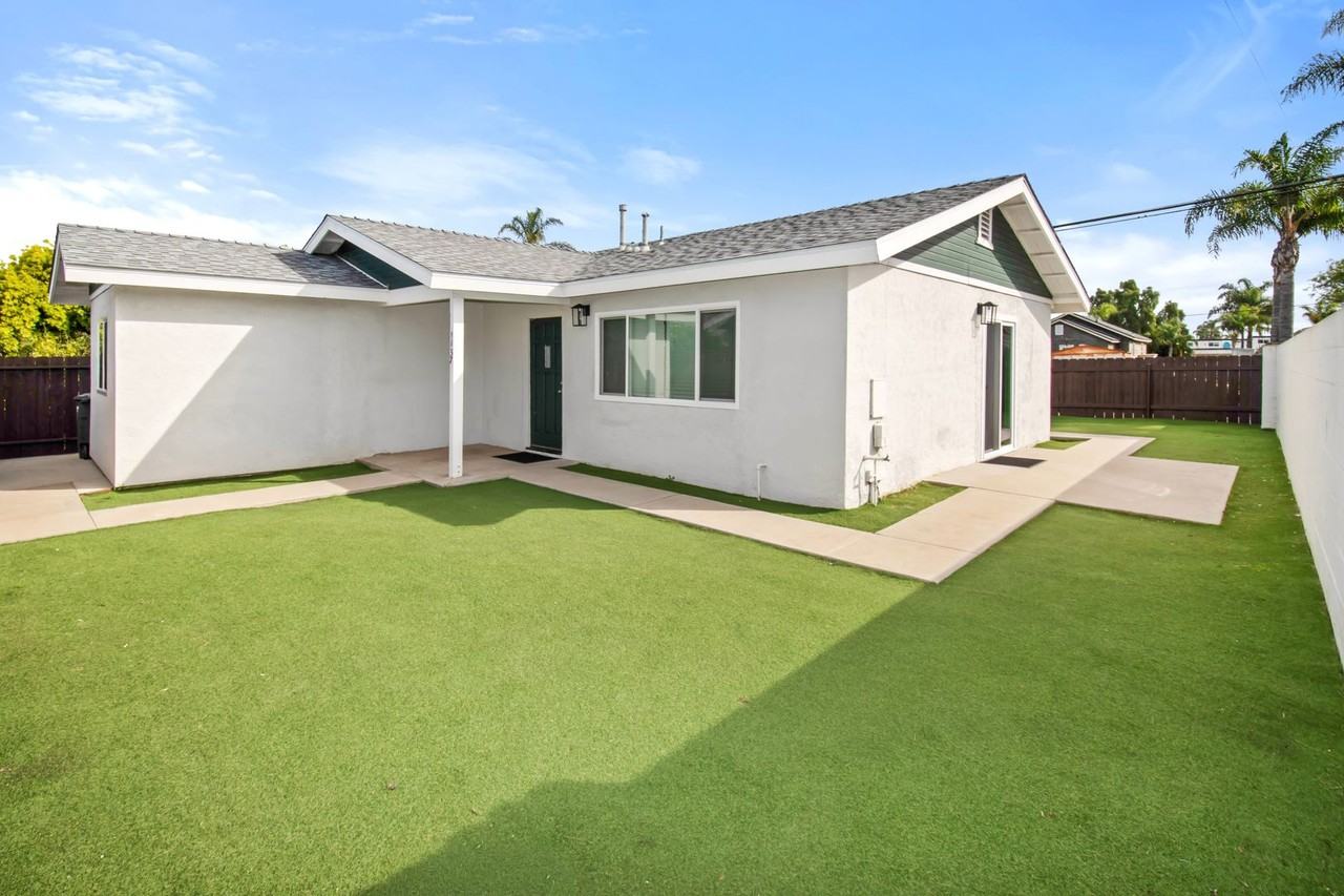 1137 9th St - Photo 2 of 17