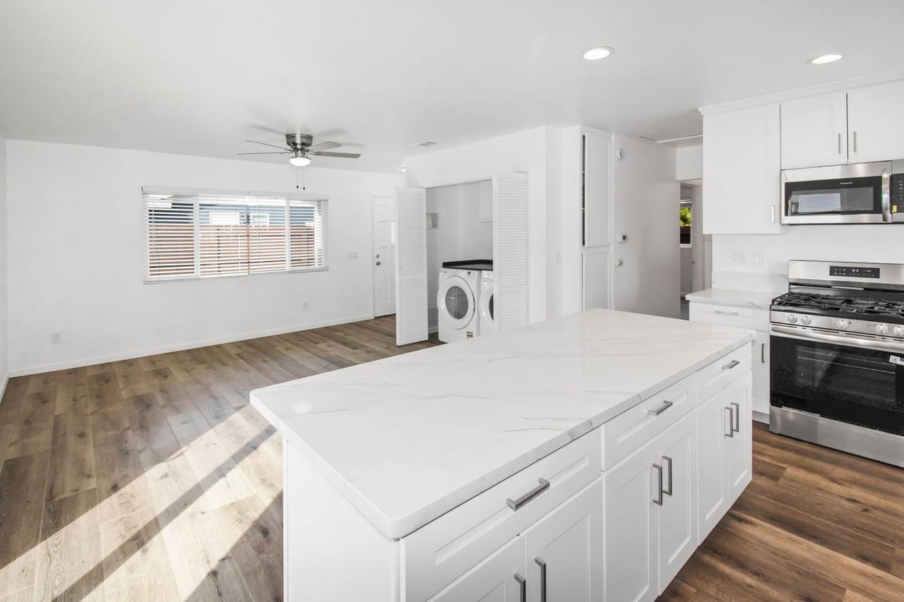 1137 9th St - Photo 4 of 17