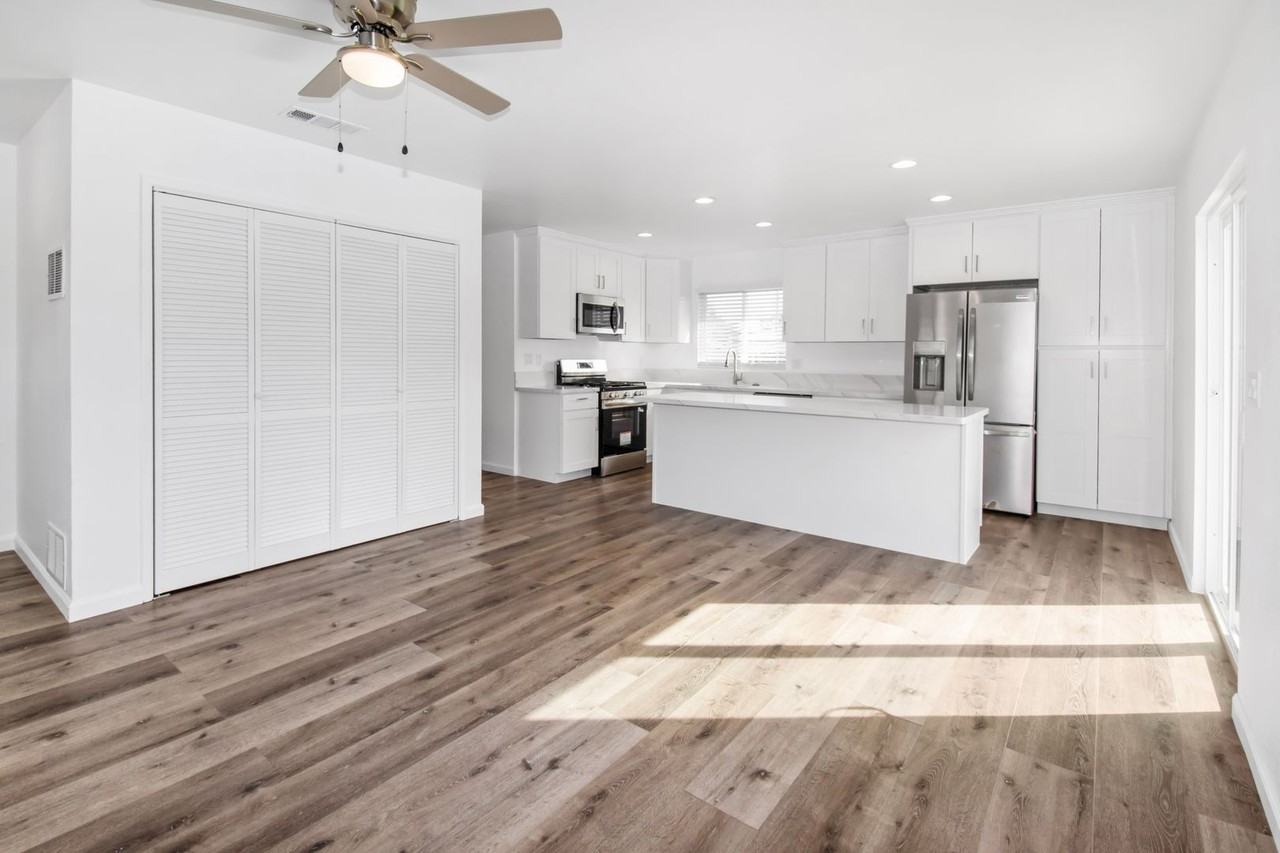 1137 9th St - Photo 5 of 17