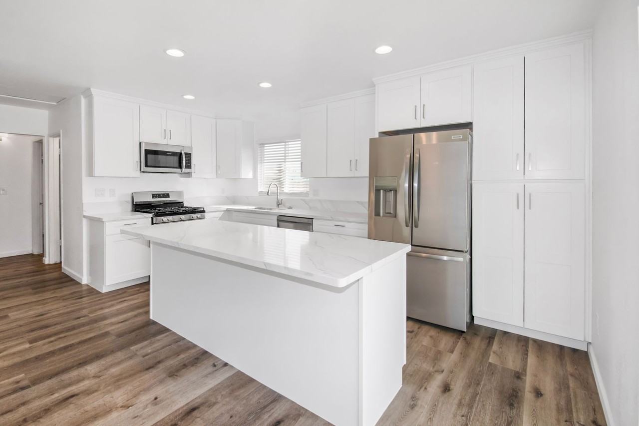 1137 9th St - Photo 6 of 17