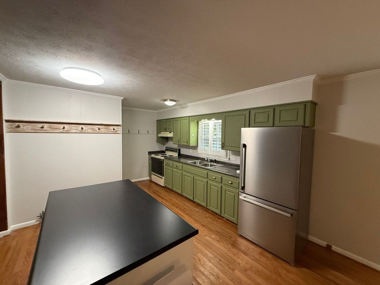 2118 Glen Davis Rd - Photo 3 of 10