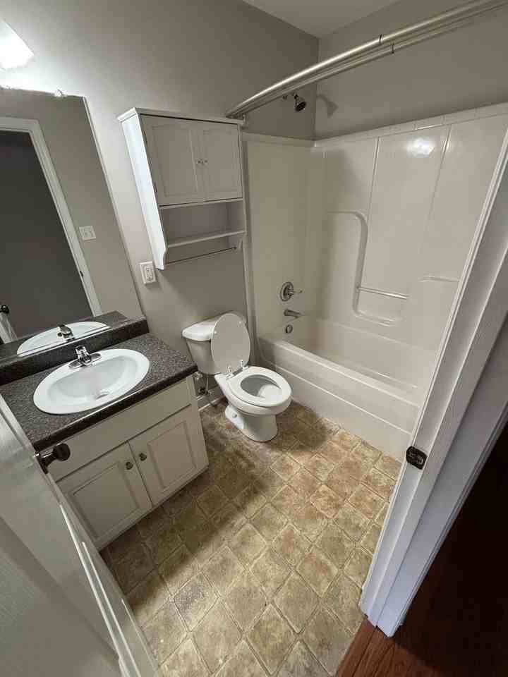945 Bryan Cir - Photo 3 of 11