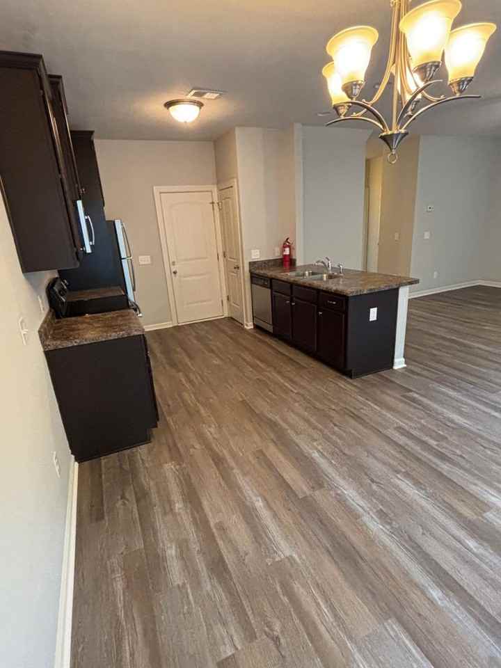 916 Erika Ln - Photo 2 of 11