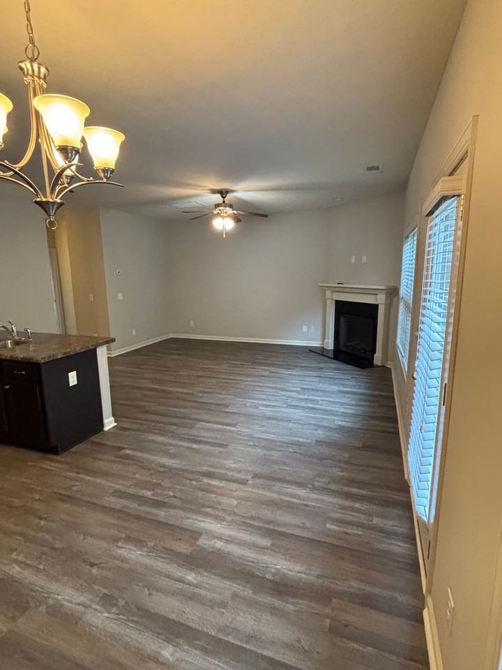 916 Erika Ln - Photo 3 of 11