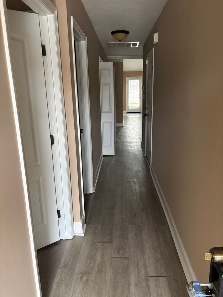 818 Bryan Cir - Photo 2 of 8