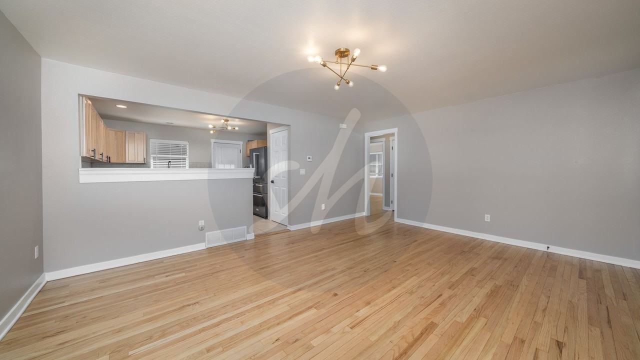 1827 W Kiowa St - Photo 4 of 13