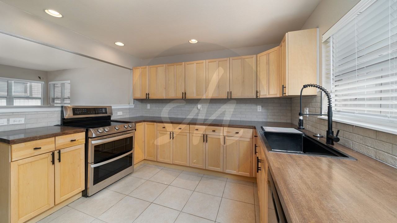 1827 W Kiowa St - Photo 6 of 13