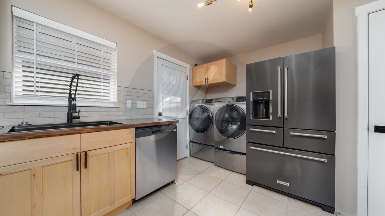 1827 W Kiowa St - Photo 7 of 13