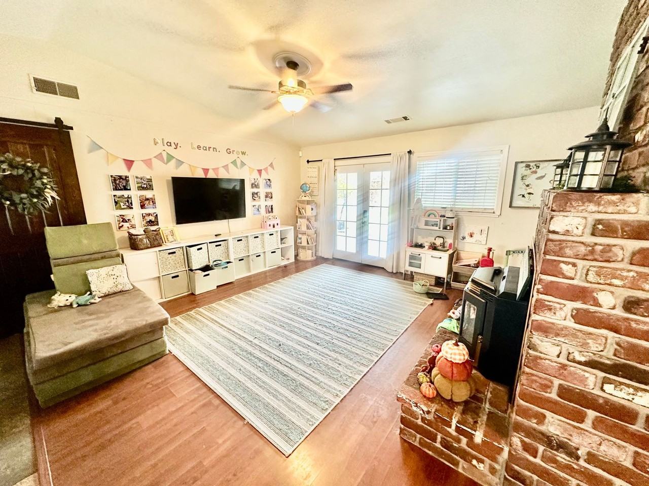 1903 N Temperance Ave - Photo 4 of 46