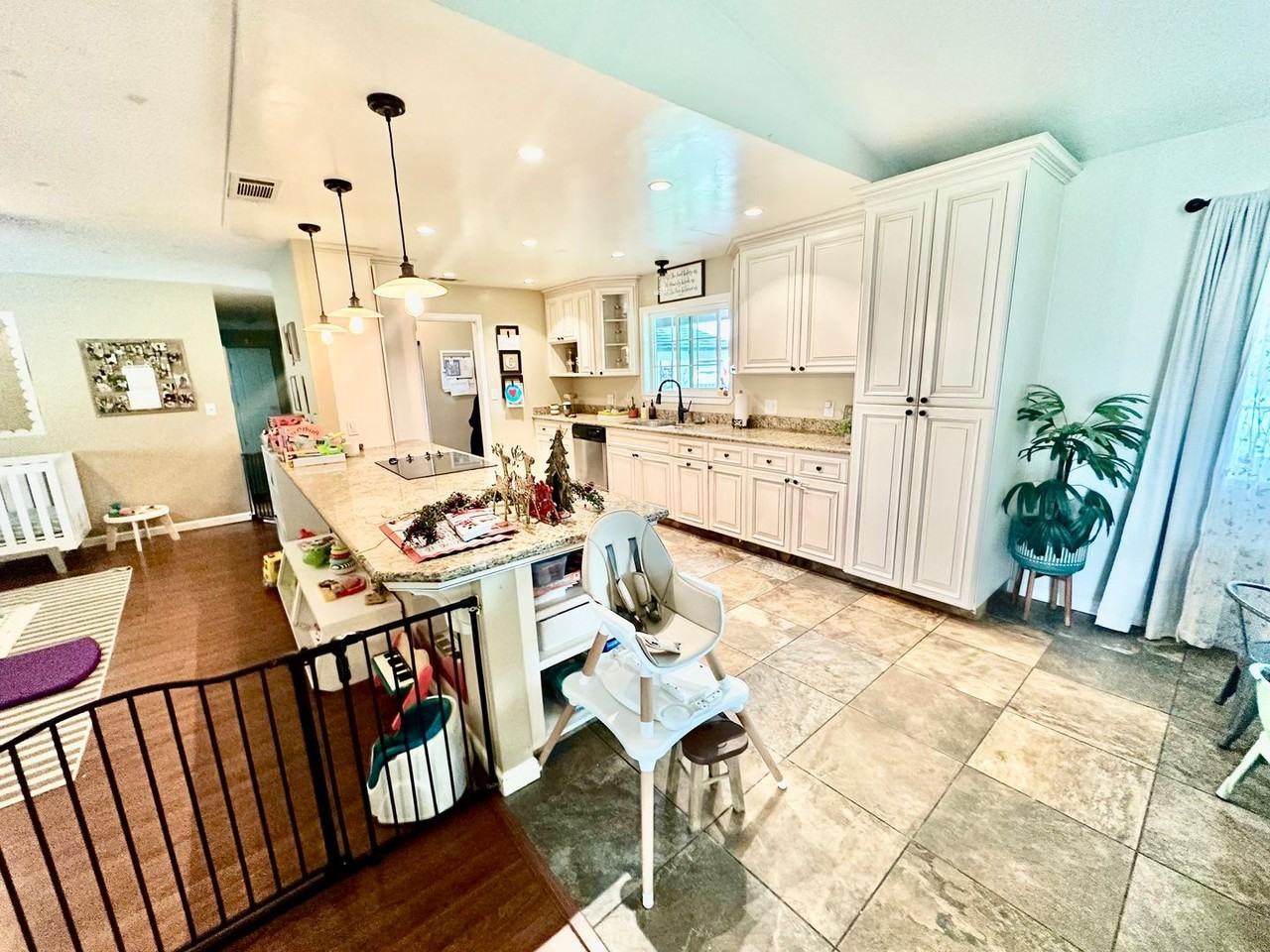 1903 N Temperance Ave - Photo 7 of 46