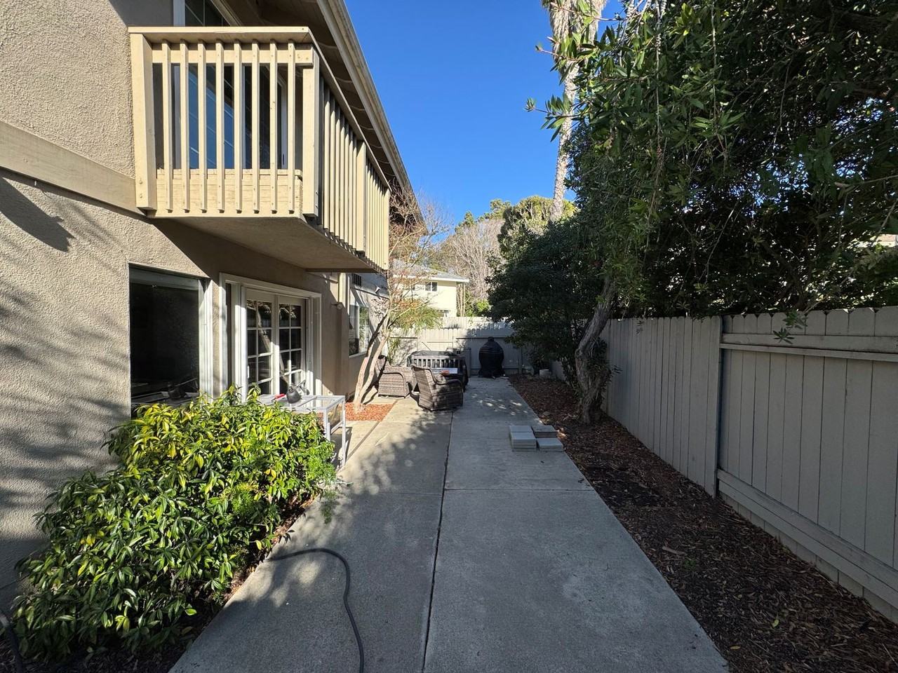 950 Seaside Ct - Photo 2 of 5