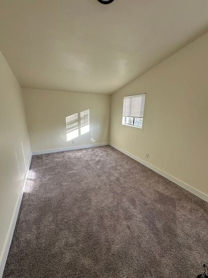 1976 11th Ave Se - Photo 3 of 17