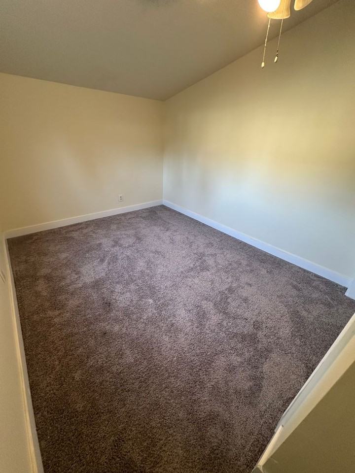 1976 11th Ave Se - Photo 4 of 17