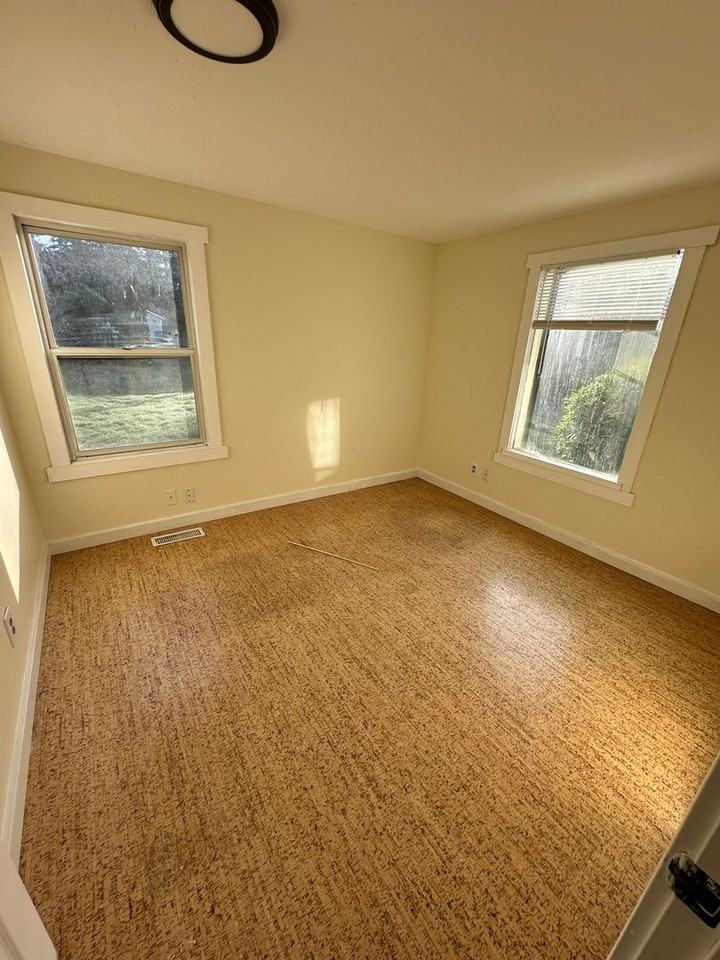 1976 11th Ave Se - Photo 7 of 17