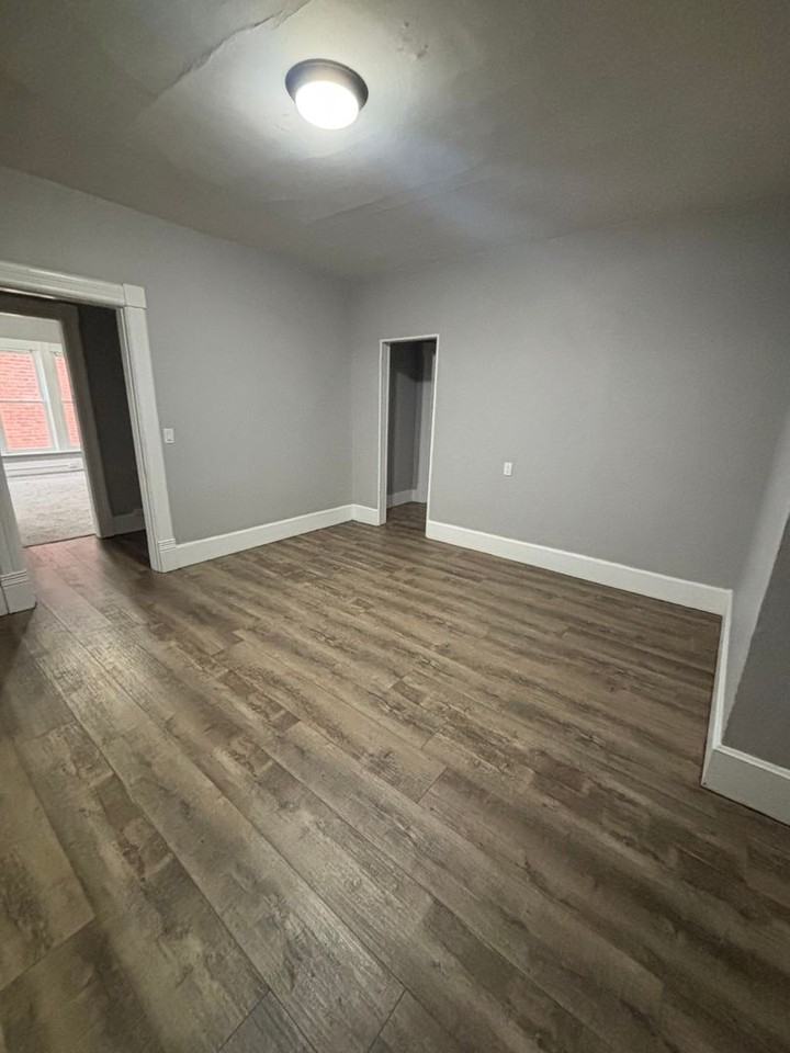 720 Main St - Photo 2 of 14