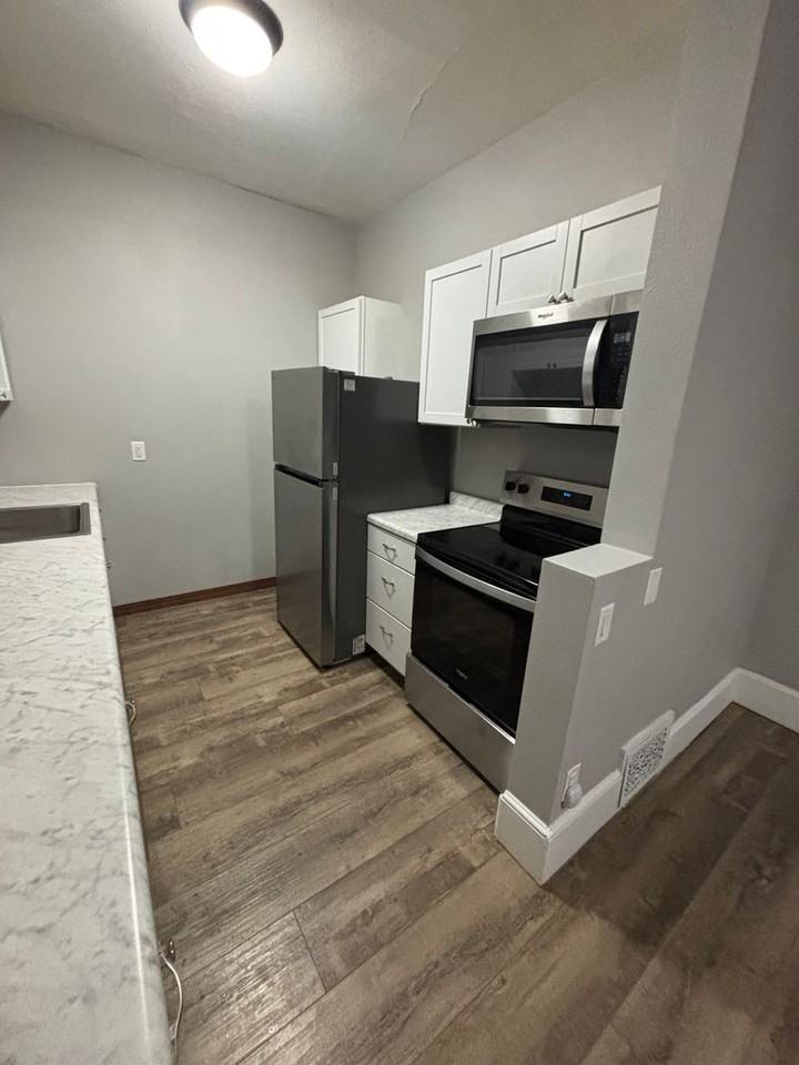 720 Main St - Photo 3 of 14