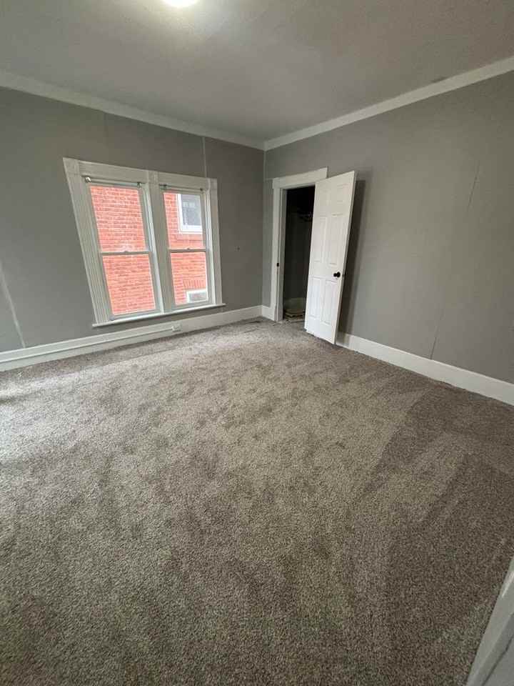 720 Main St - Photo 5 of 14