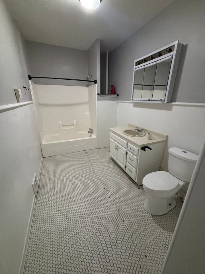 720 Main St - Photo 7 of 14