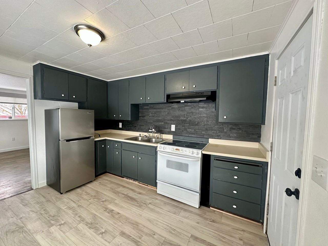 2325 Home Ave - Photo 2 of 15