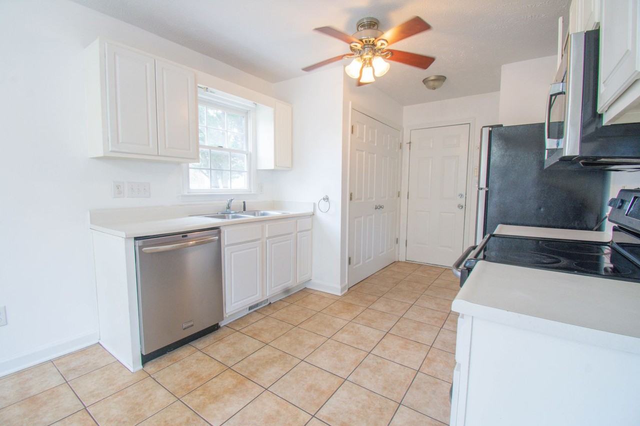 633 Law Rd - Photo 5 of 19