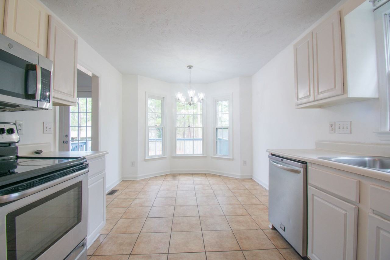 633 Law Rd - Photo 7 of 19