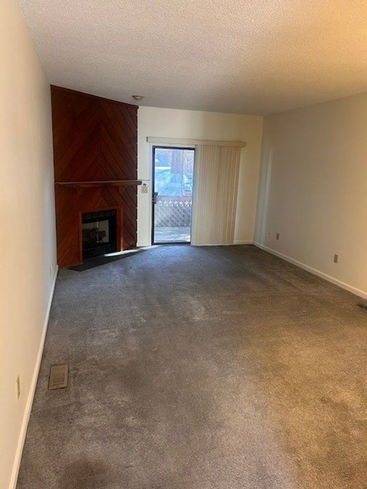 133 Columbine Dr - Photo 2 of 8