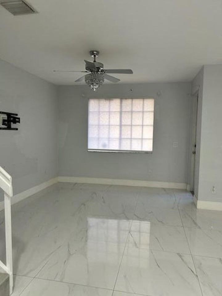 1305 Lucaya Dr - Photo 4 of 20