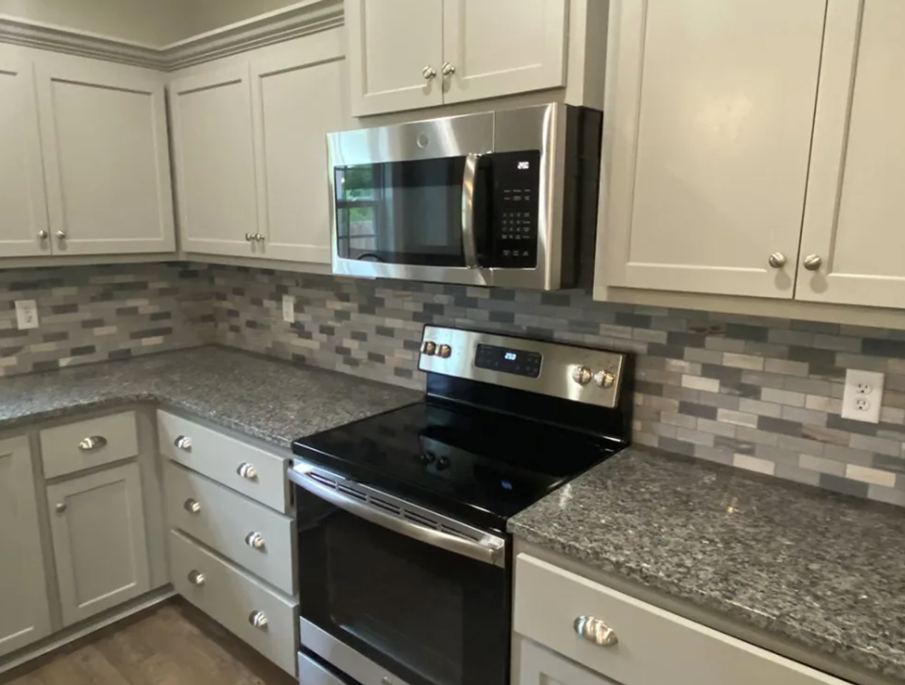 3389 Nottinghill Ln - Photo 6 of 14