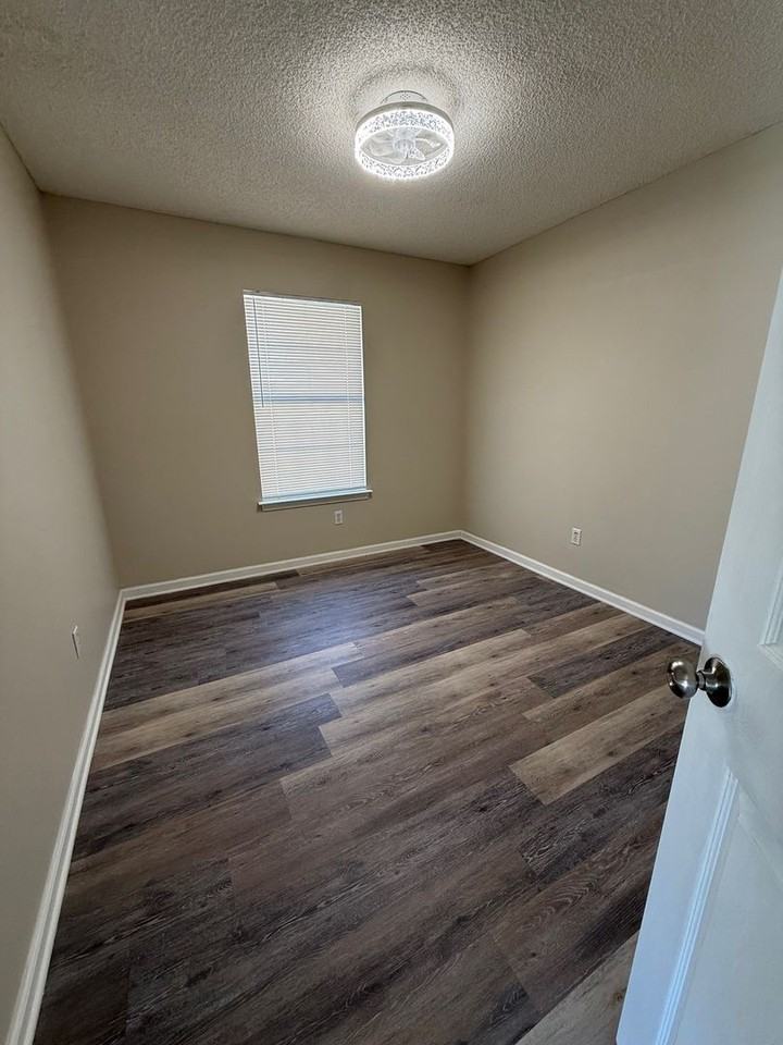 95 Talbot Ct - Photo 3 of 21