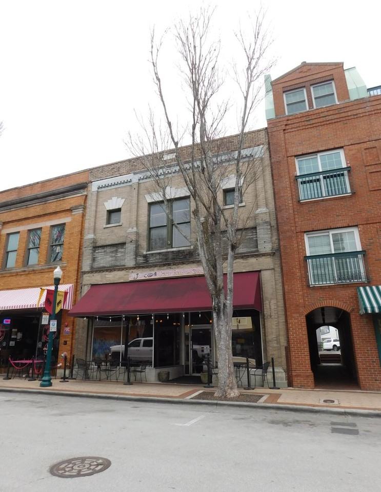 216B Middle St - Photo 4 of 48