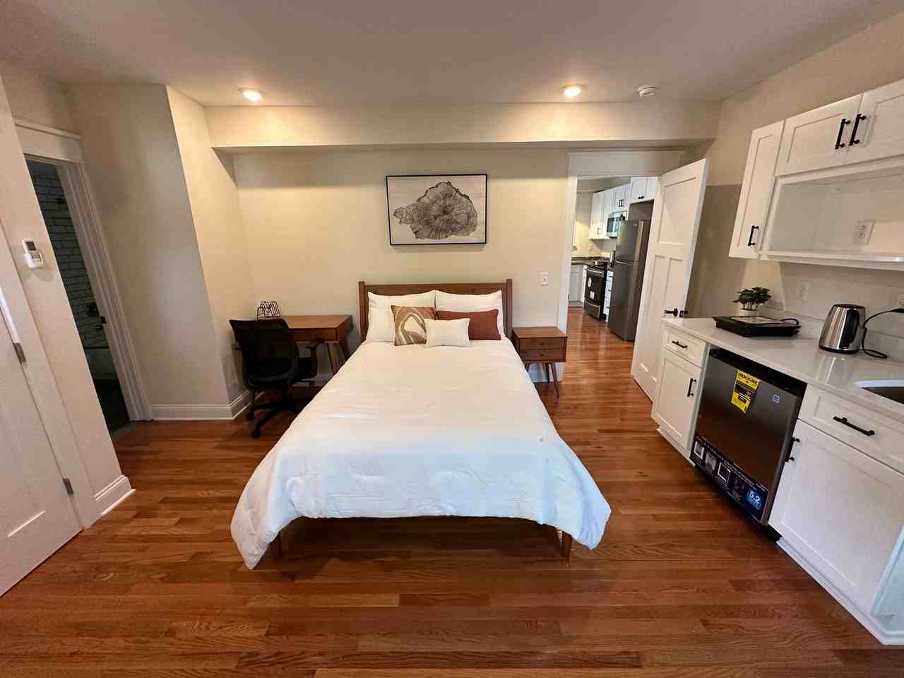 118 Hudson St - Photo 5 of 12