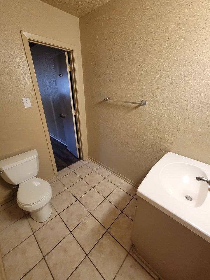 1609 Welsh Ave - Photo 3 of 20