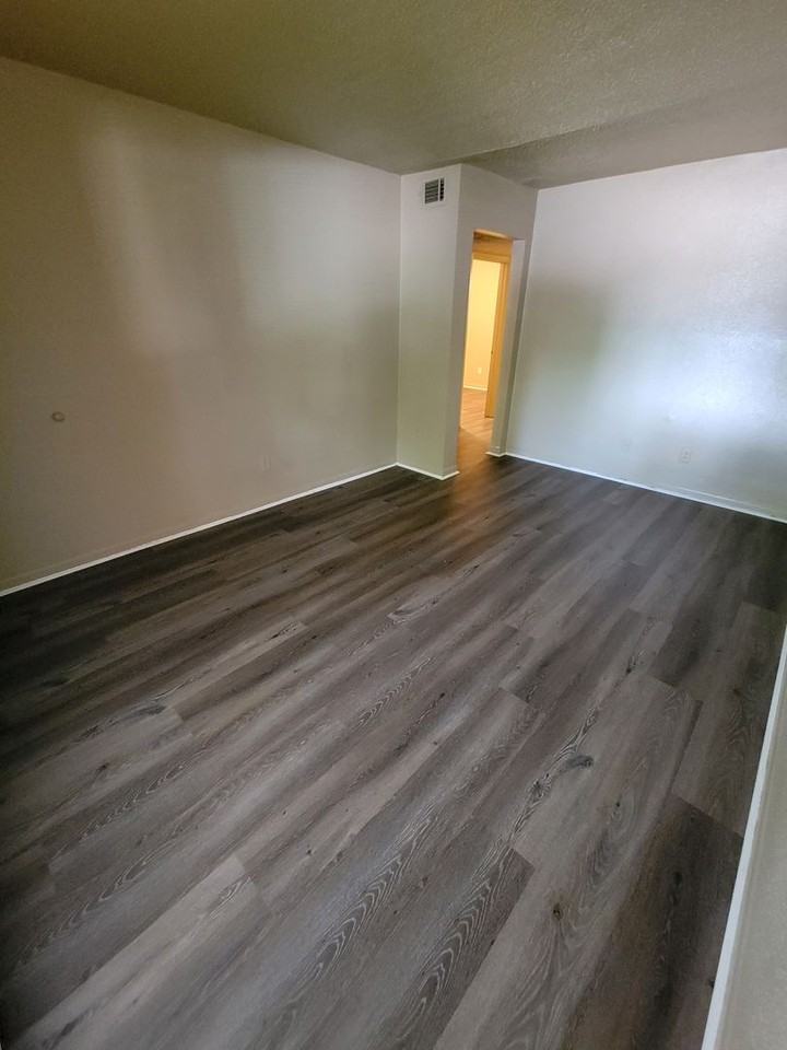 1609 Welsh Ave - Photo 4 of 20