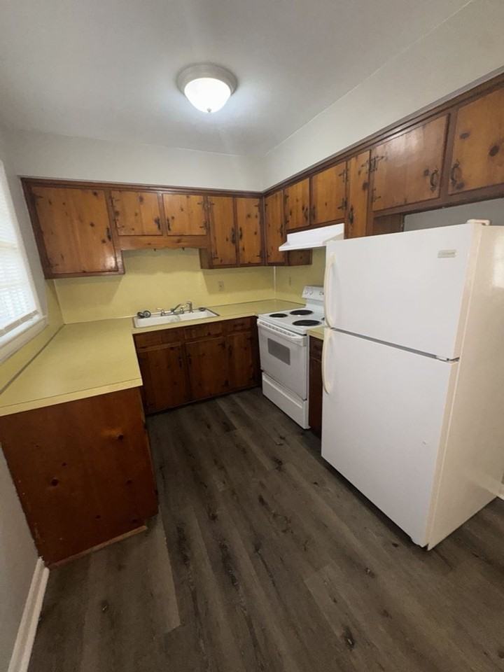 1117 Steve Mar Dr - Photo 4 of 12