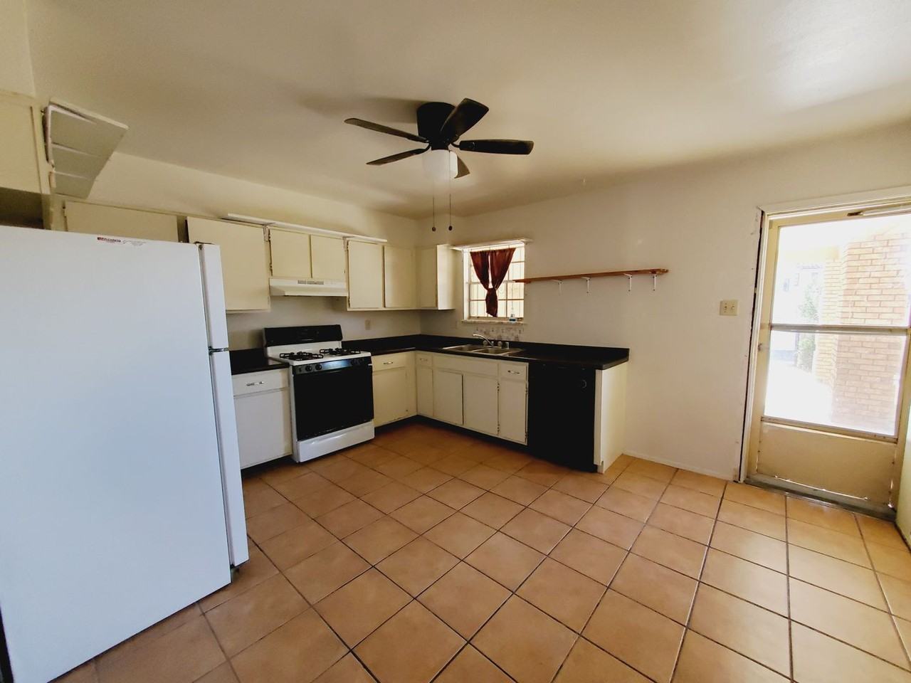 3146 Federal Ave - Photo 7 of 14