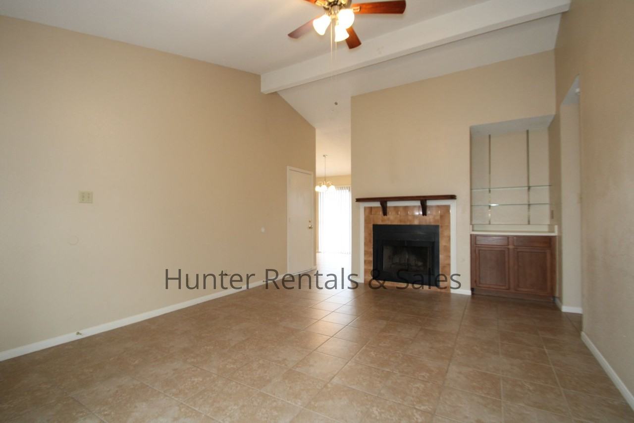 1701 Mona Dr - Photo 6 of 19