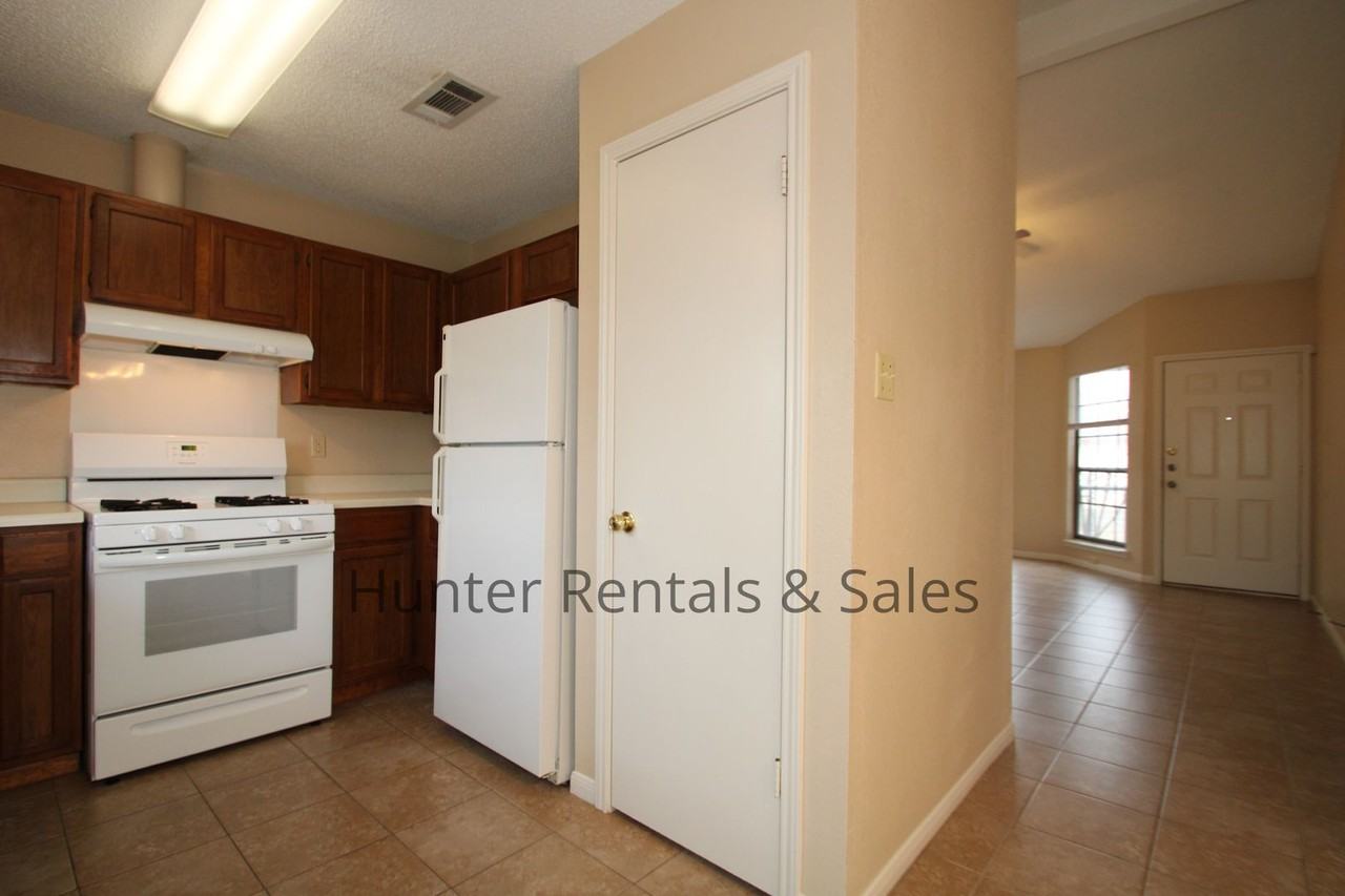 1701 Mona Dr - Photo 7 of 19