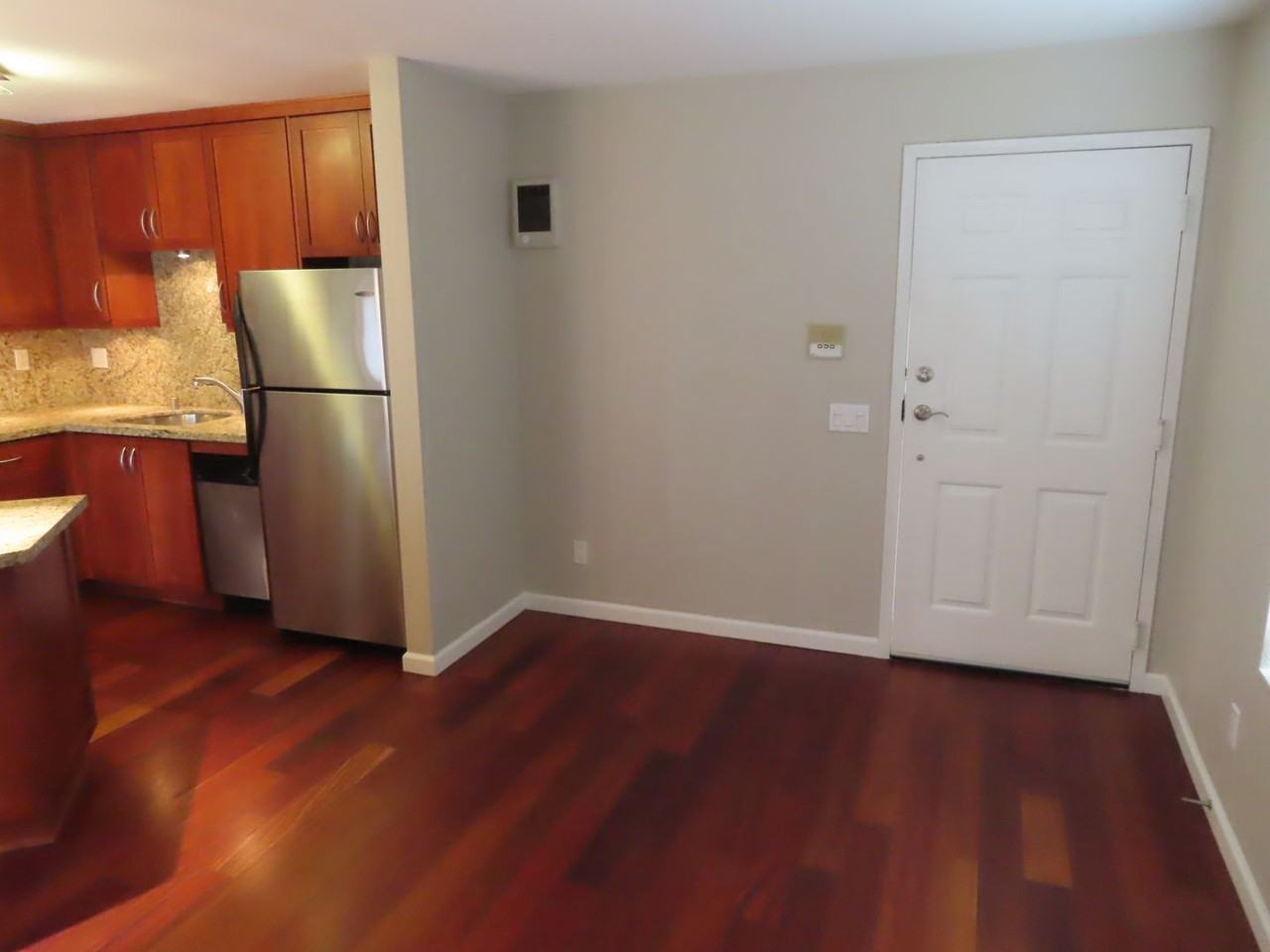 727 Robinson Ave #B - Photo 3 of 10