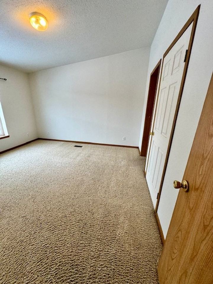 33 Sunlight Ave - Photo 3 of 22