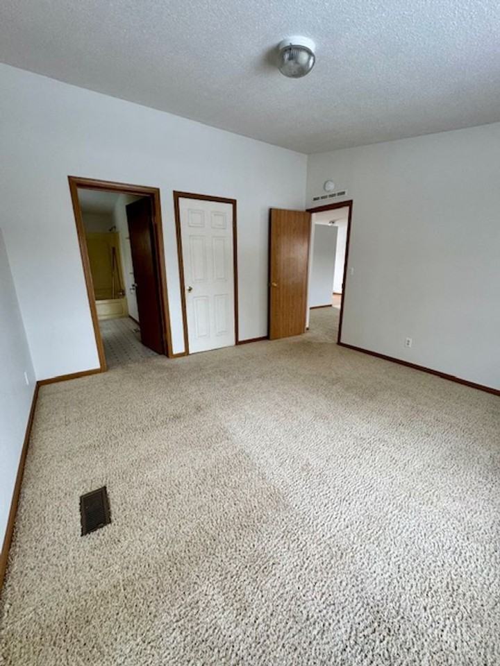 33 Sunlight Ave - Photo 5 of 22