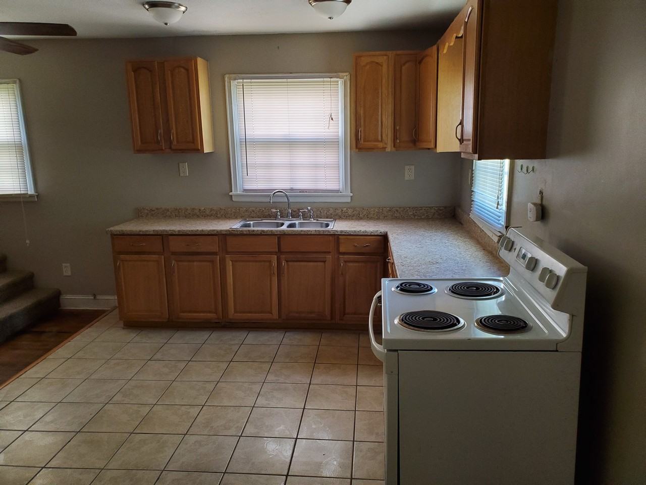 158 Leeward Ave - Photo 6 of 7