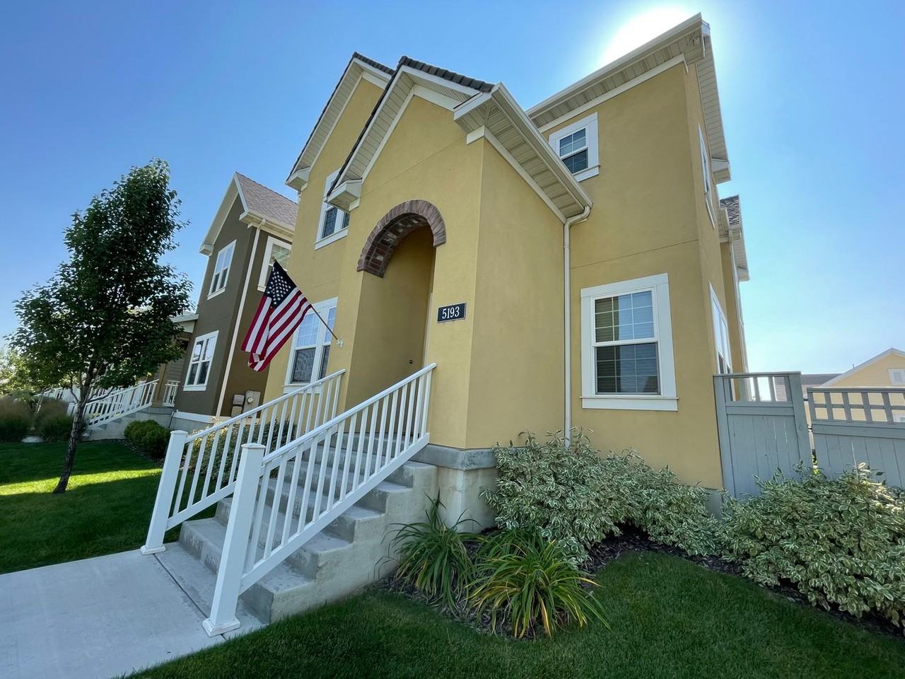 5193 W Burntside Ave - Photo 3 of 31