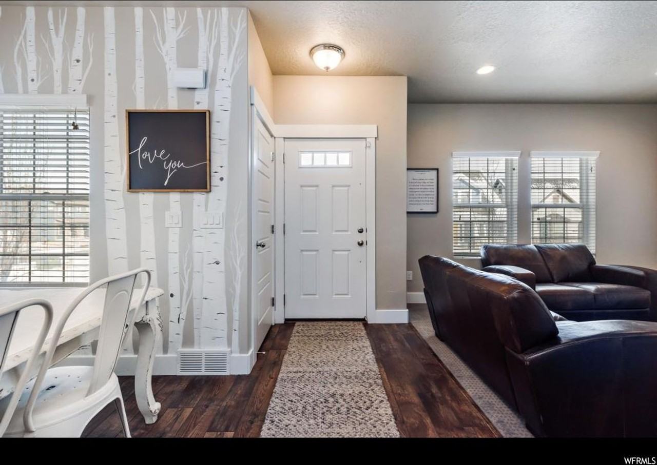 5193 W Burntside Ave - Photo 5 of 31