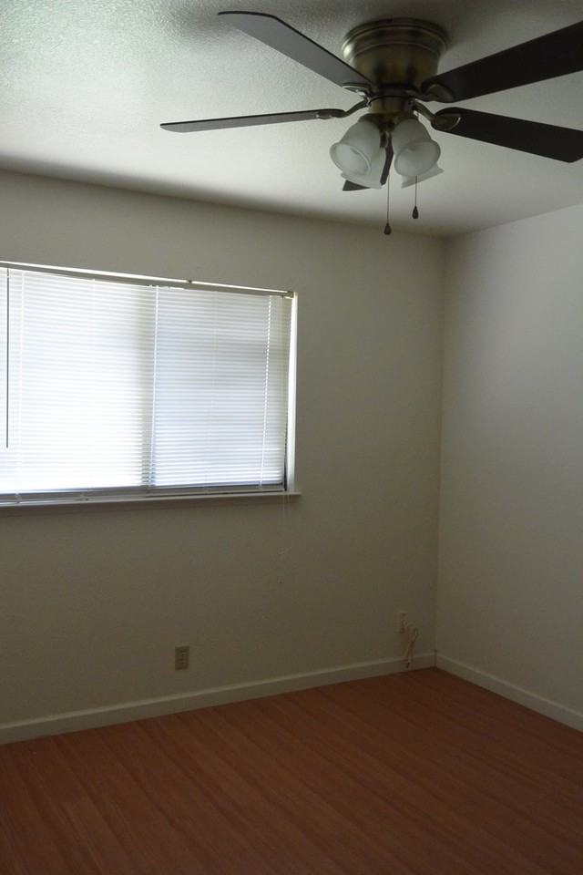 1136 W Damron Ave - Photo 3 of 11