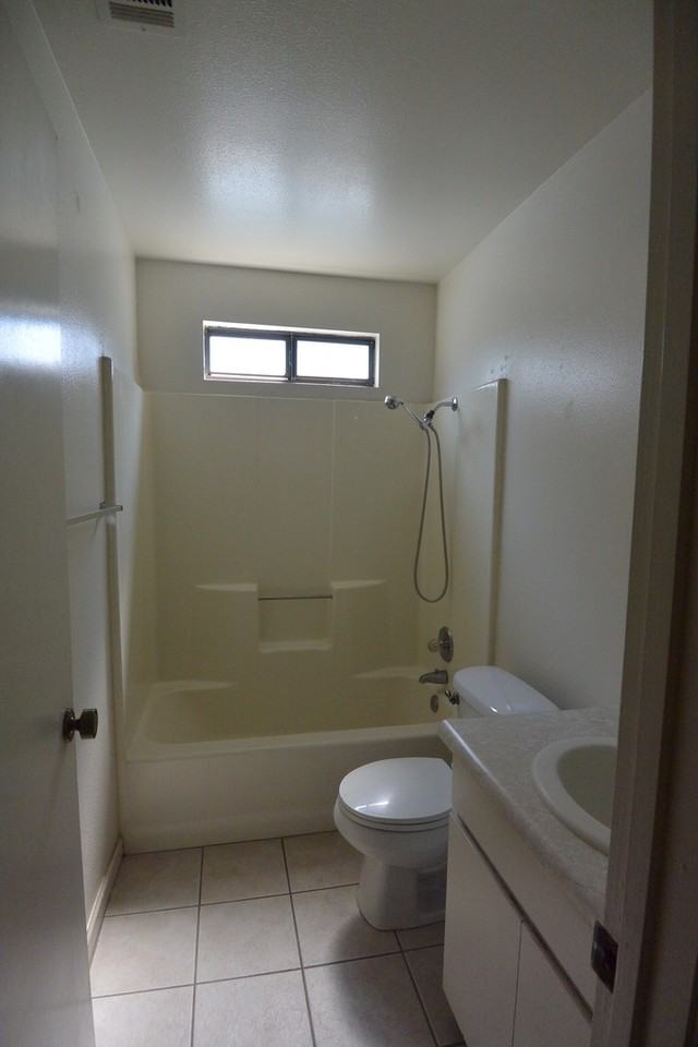 1136 W Damron Ave - Photo 4 of 11